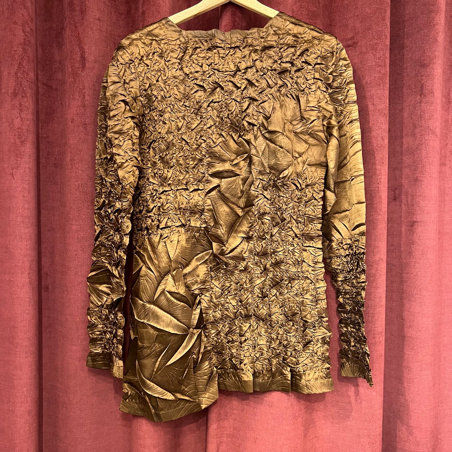Kosuke Tsumura wrinkled top