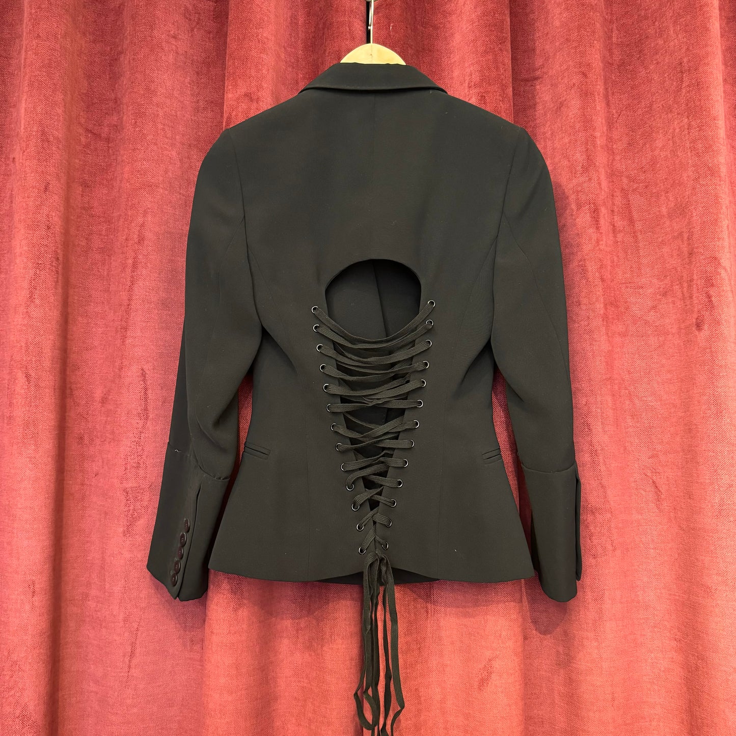 Kyuso open back blazer