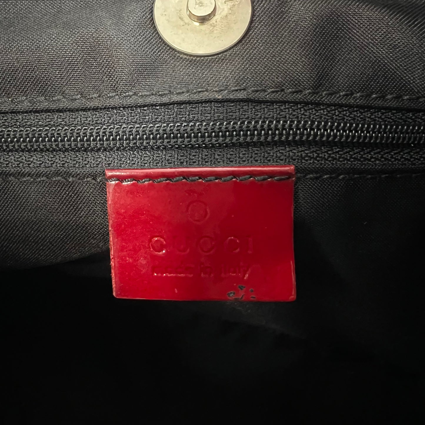Gucci laqué red shoulder bag