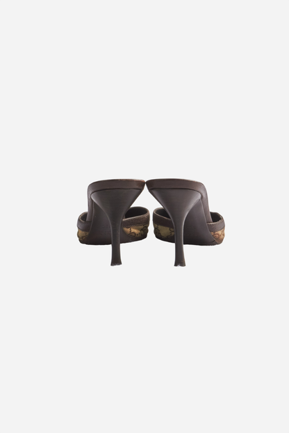 Gucci Beige Monogram Abbey Heels